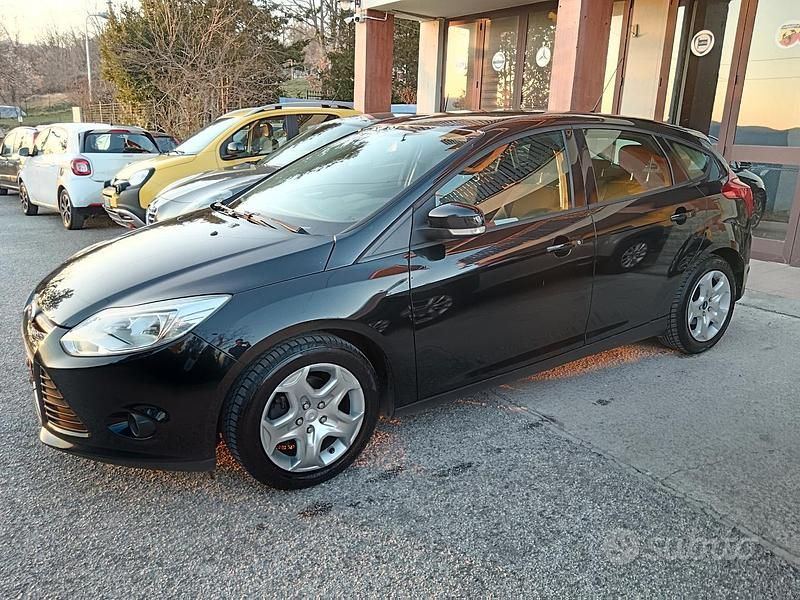 Usata Ford Focus 120 CV (88 kW) 2013 Nero Berlina