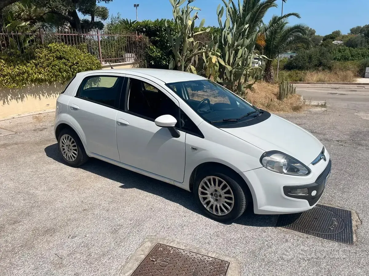 Usata Fiat Grande Punto 75 CV (55 kW) 2014 Bianco Utilitaria
