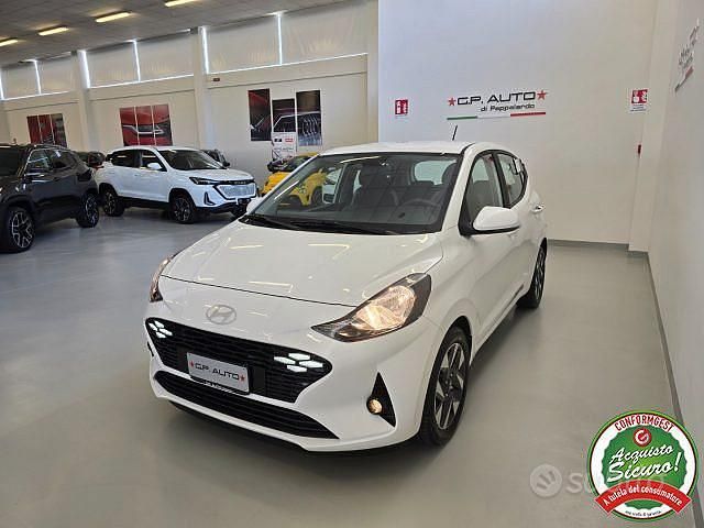Bianco Nuova 2025 Hyundai i10 Utilitaria | 16.900 € - Immagine 1/4