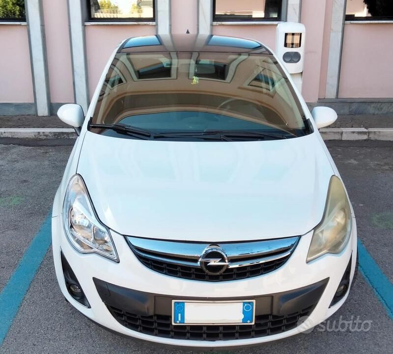 Usata Opel Corsa 75 CV (55 kW) 2011 Bianco Utilitaria