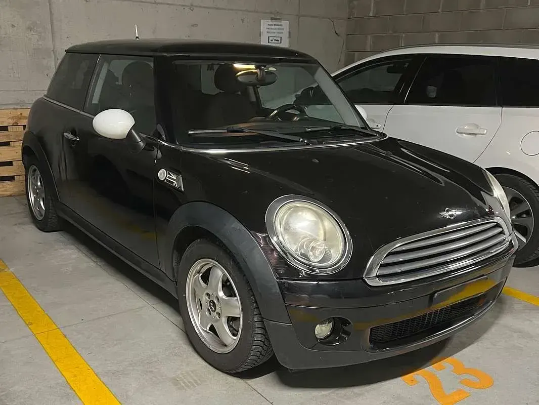 Usata Mini Cooper 75 CV (55 kW) 2010 Nero Utilitaria