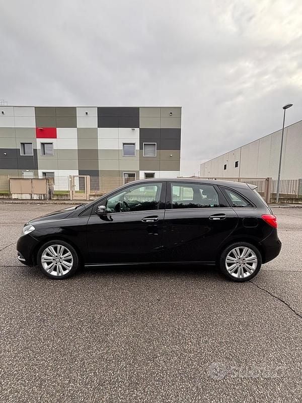 Usata Mercedes B180 Premium 109 CV (80 kW) 2014 Nero Utilitaria