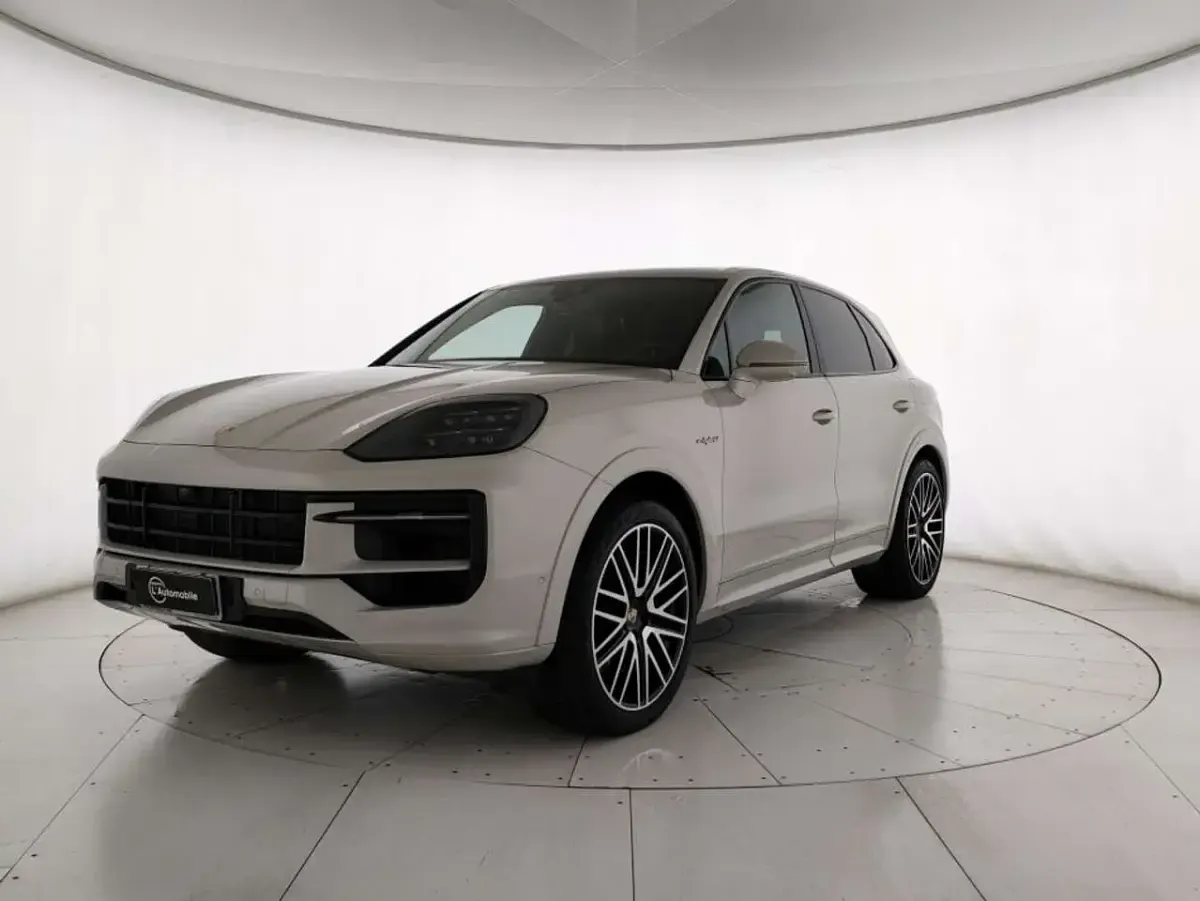 Gebraucht Porsche Cayenne 305 PS (224 kW) 2024 Beige SUV