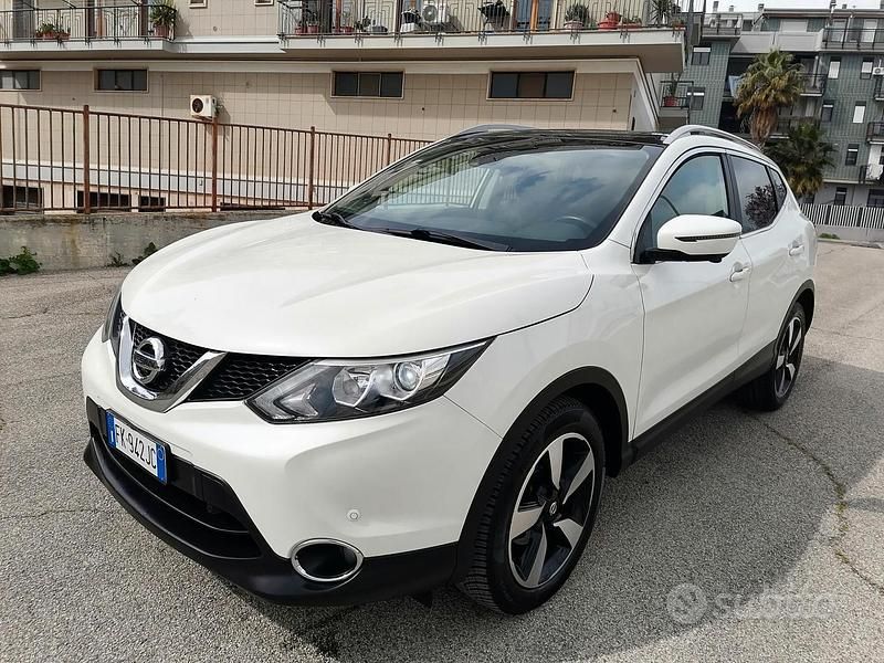 Usata Nissan Qashqai Tekna 110 CV (80 kW) 2017 Bianco SUV