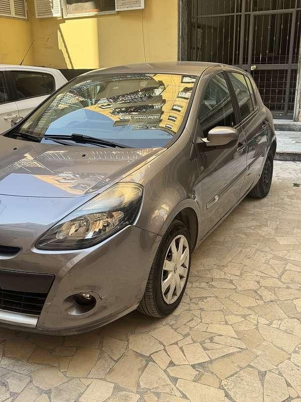 Usata Renault Clio II 75 CV (55 kW) 2010 Berlina