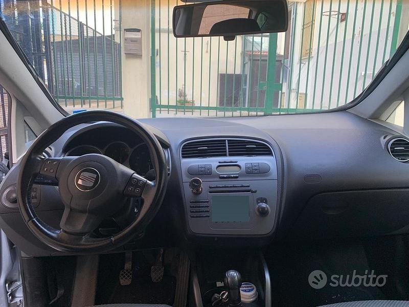 Occasion Seat Altea 102 ch (75 kW) 2006 Gris Monospace
