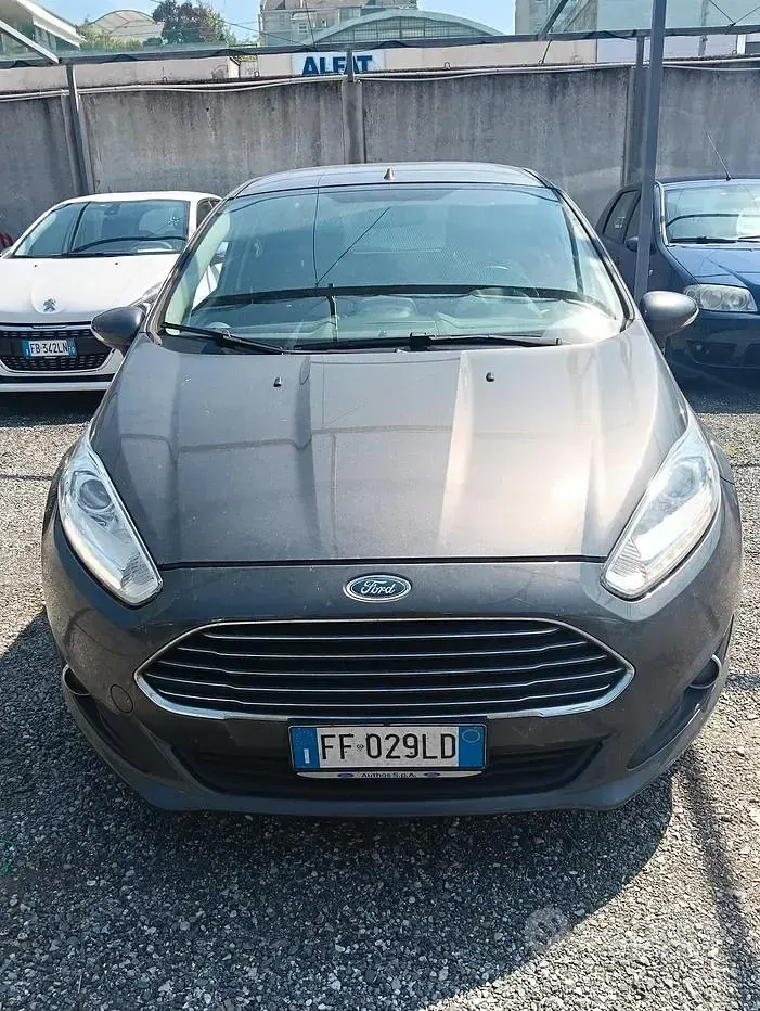 Usata Ford Fiesta Titanium 95 CV (69 kW) 2016 Grigio Utilitaria