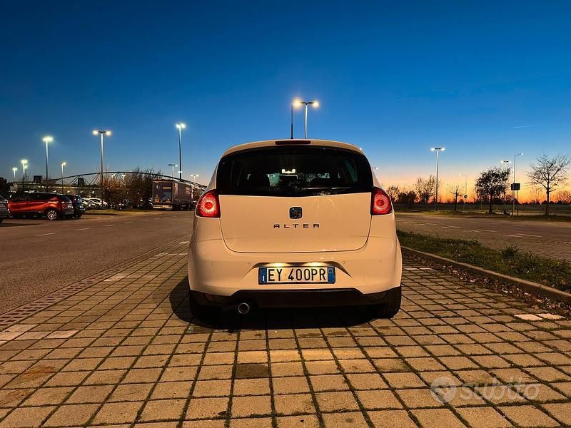 Usata Seat Altea 105 CV (77 kW) 2012 Bianco Monovolume