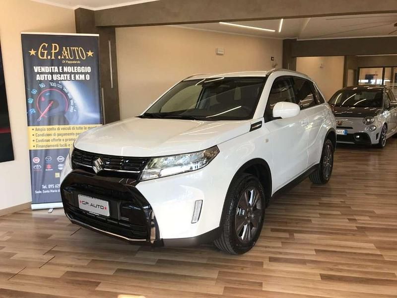Bianco Usata 2024 Suzuki Vitara Cool SUV | 21.500 € (Buon prezzo) - Immagine 1/4