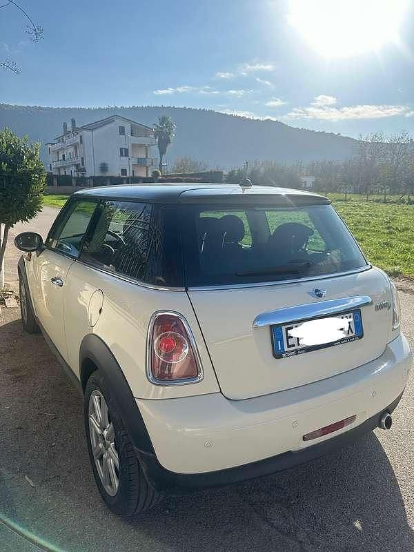 Usata 2011 Mini Cooper D Due volumi | 6000 € (Buon prezzo) - Immagine 1/4