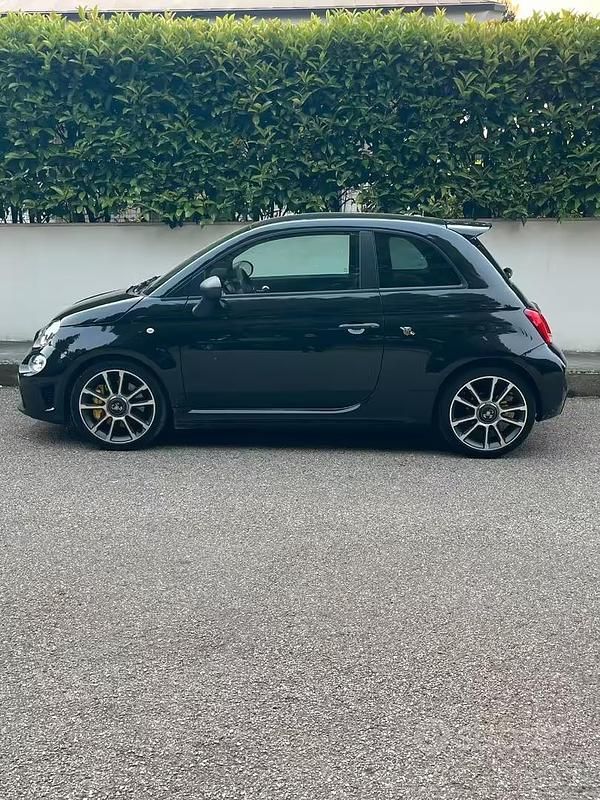 Usata Abarth 695 Turismo 180 CV (132 kW) 2024 Nero Utilitaria