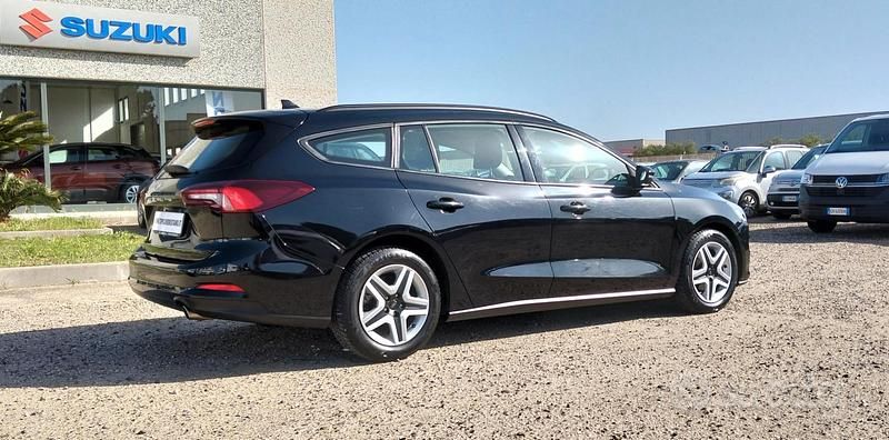 Usado Ford Focus Business Edition 120 HP (88 kW) 2022 Preto Carrinha
