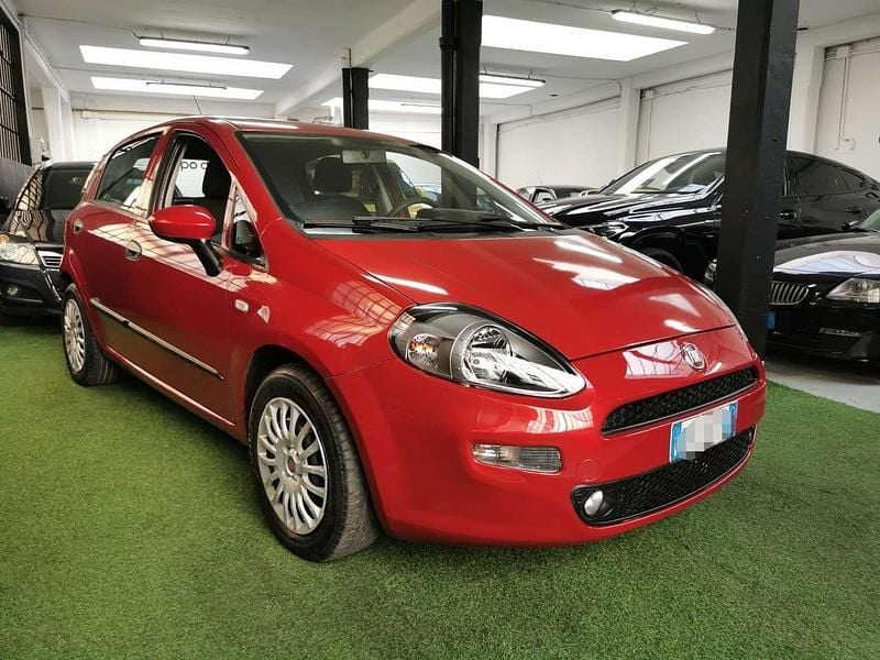 Usata Fiat Grande Punto Dynamic 77 CV (56 kW) 2010 Rosso Utilitaria