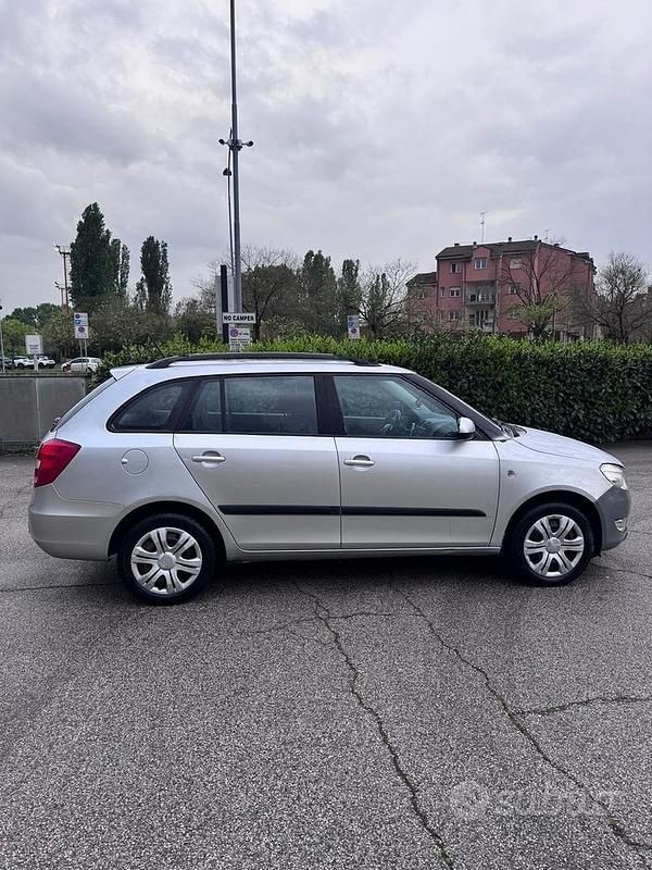 Usata Skoda Fabia 101 CV (74 kW) 2013 Grigio Station wagon