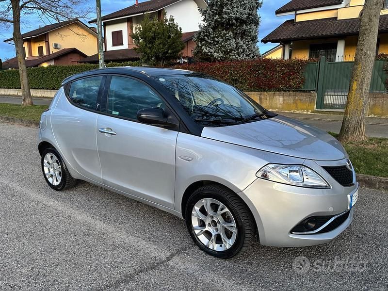 Usata Lancia Ypsilon Gold 95 CV (69 kW) 2016 Grigio Utilitaria