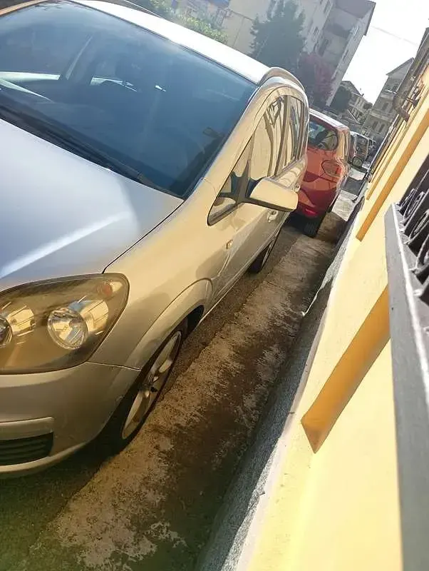 Usata Opel Zafira Club 105 CV (77 kW) 2007 Grigio Monovolume