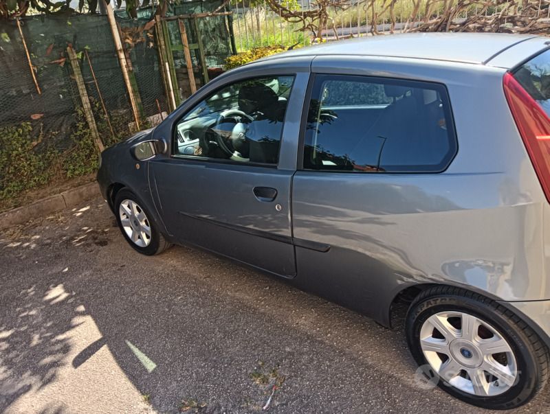 Usata Fiat Punto 69 CV (50 kW) 2004 Grigio Utilitaria