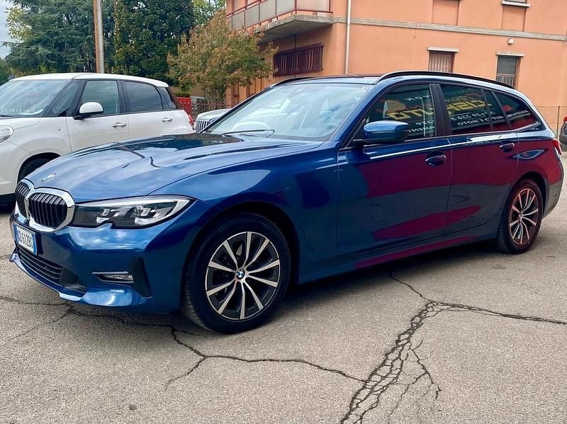 Usata BMW 320e Sport Line 190 CV (139 kW) 2020 Blu Station wagon