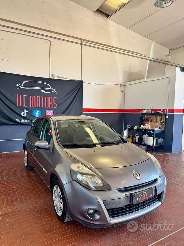 Usata Renault Clio IV Dynamique 75 CV (55 kW) 2012 Grigio Berlina