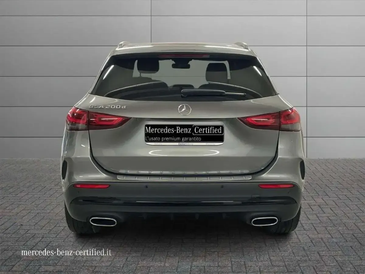 Usata Mercedes GLA200 Premium 150 CV (110 kW) 2022 Grigio montagna SUV