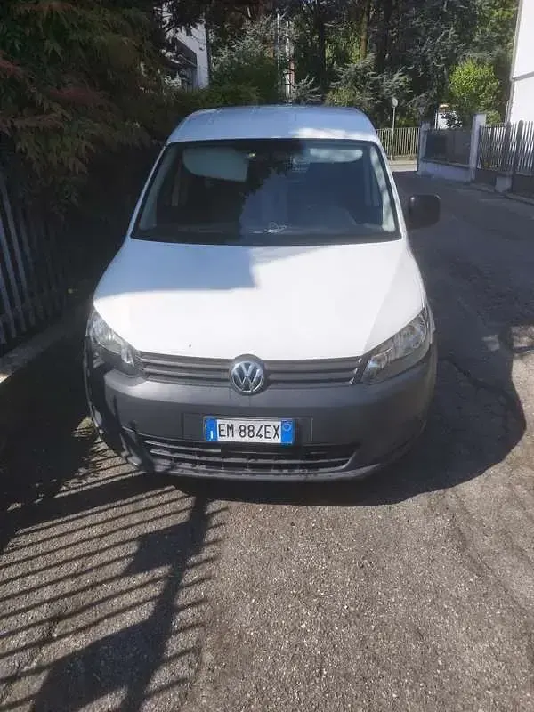 Käytetty VW Caddy 109 HP (80 kW) 2012 Tila-auto