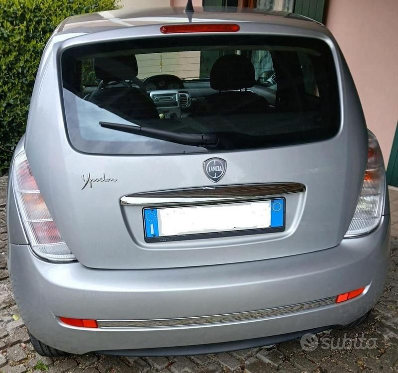 Usata Lancia Ypsilon 69 CV (50 kW) 2011 Grigio Utilitaria