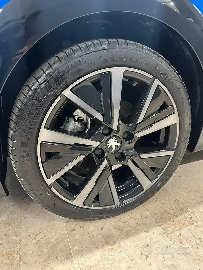Usata Peugeot 208 GT 131 CV (96 kW) 2022 Bluazzurro Utilitaria