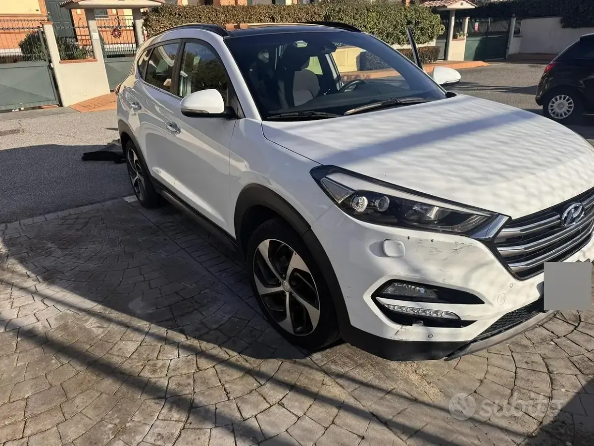 Usata Hyundai Tucson Xpossible 136 CV (100 kW) 2016 Bianco SUV