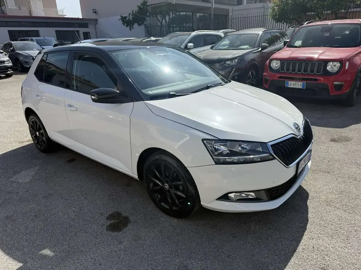 Usata Skoda Fabia 60 CV (44 kW) 2020 Bianca tetto nero Utilitaria