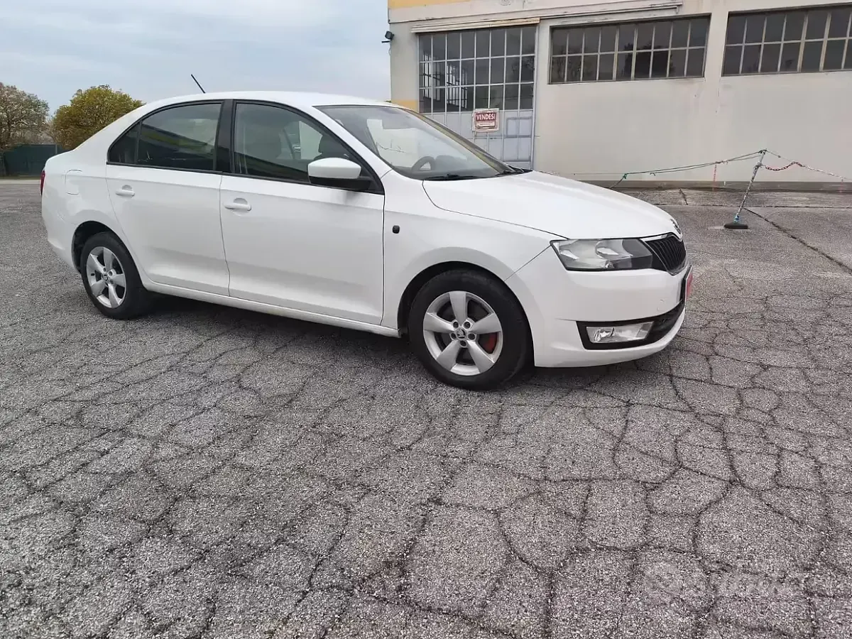 Usata Skoda Rapid 105 CV (77 kW) 2013 Bianco Utilitaria