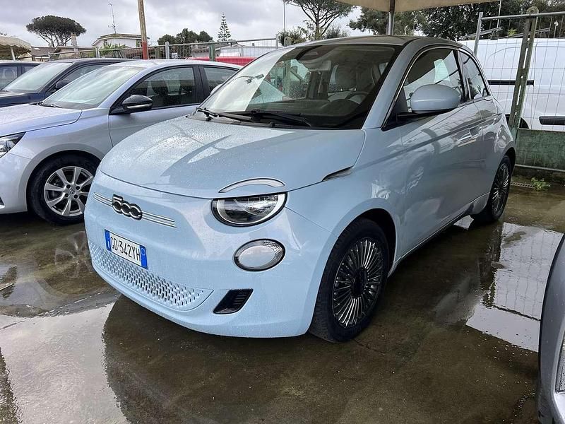 Blu/azzurro Usata 2020 Fiat 500e Icon Due volumi | 12.999 € (Buon prezzo) - Immagine 1/4