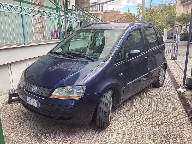 Usata Fiat Idea 90 CV (66 kW) 2006 Blu Monovolume