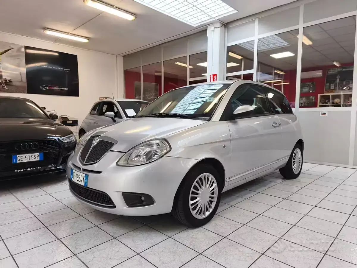 Usata Lancia Ypsilon 60 CV (44 kW) 2007 Grigio Utilitaria