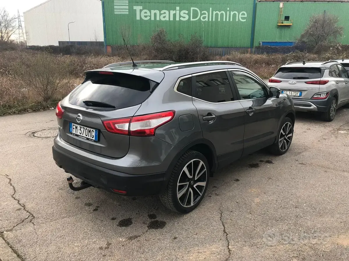 Usata Nissan Qashqai N-Connecta 131 CV (96 kW) 2017 Grigio SUV