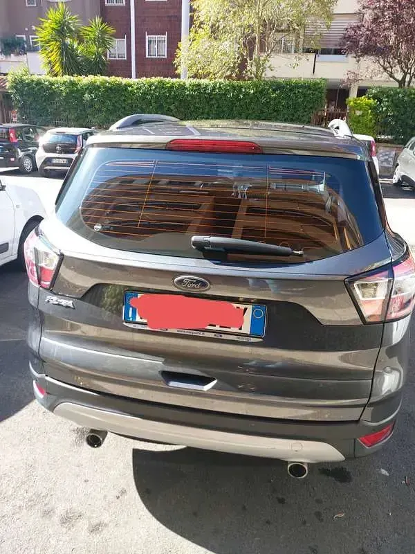 Usata Ford Kuga 120 CV (88 kW) 2018 Grigio SUV