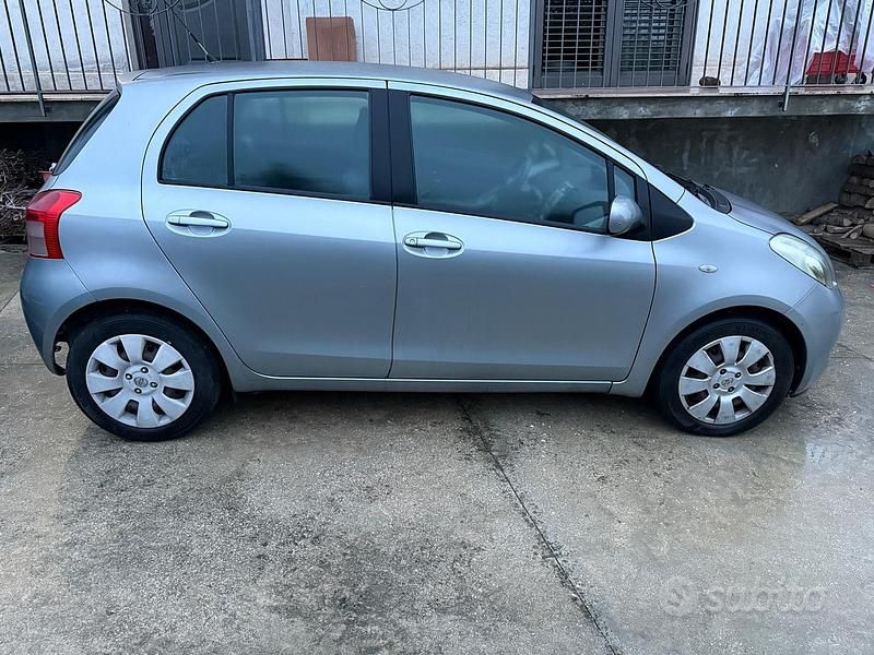 Usata Toyota Yaris 2006 Grigio Utilitaria