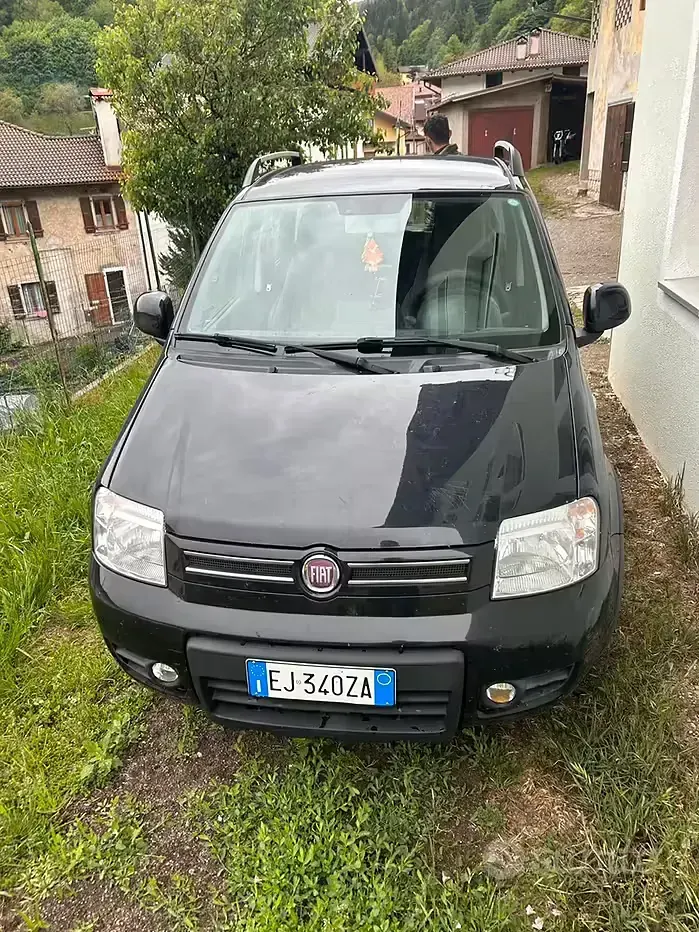 Usado Fiat Panda 4x4 60 CV (44 kW) 2011 Negro Utilitario
