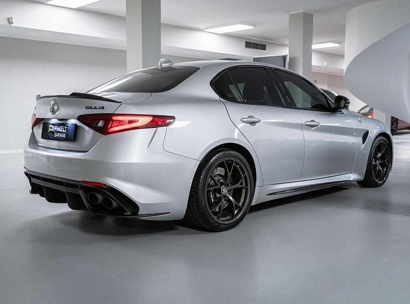 Usata Alfa Romeo Giulia Quadrifoglio 510 CV (375 kW) 2016 Argento metallizzato Berlina