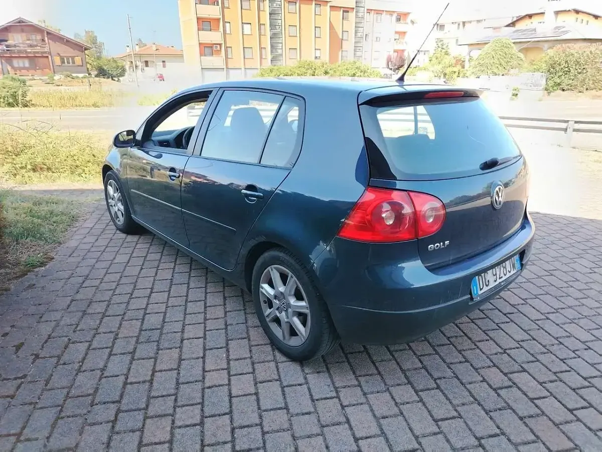 Usata VW Golf V Comfortline 102 CV (75 kW) 2007 Blu/azzurro Berlina