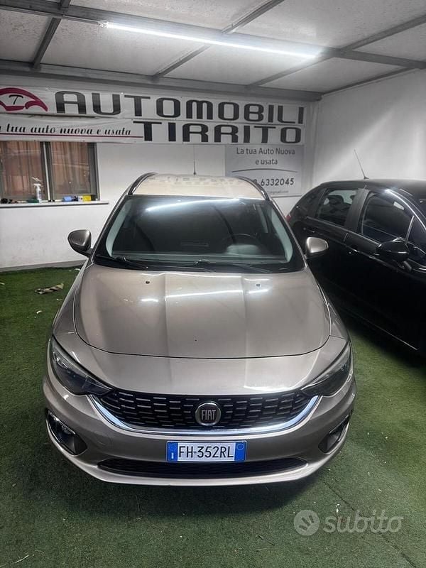 Usata Fiat Tipo Lounge 120 CV (88 kW) 2017 Giallo Station wagon