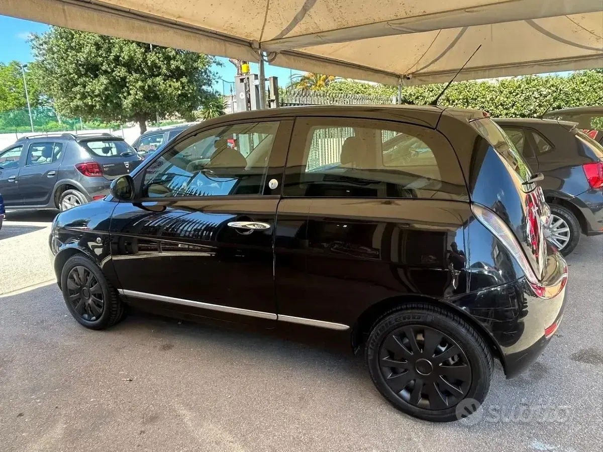 Usata Lancia Ypsilon Platinum 77 CV (56 kW) 2011 Nero Utilitaria