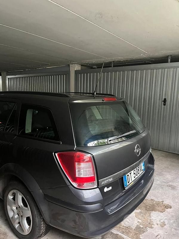 Usata Opel Astra Elegance 101 CV (74 kW) 2007 Grigio Station wagon