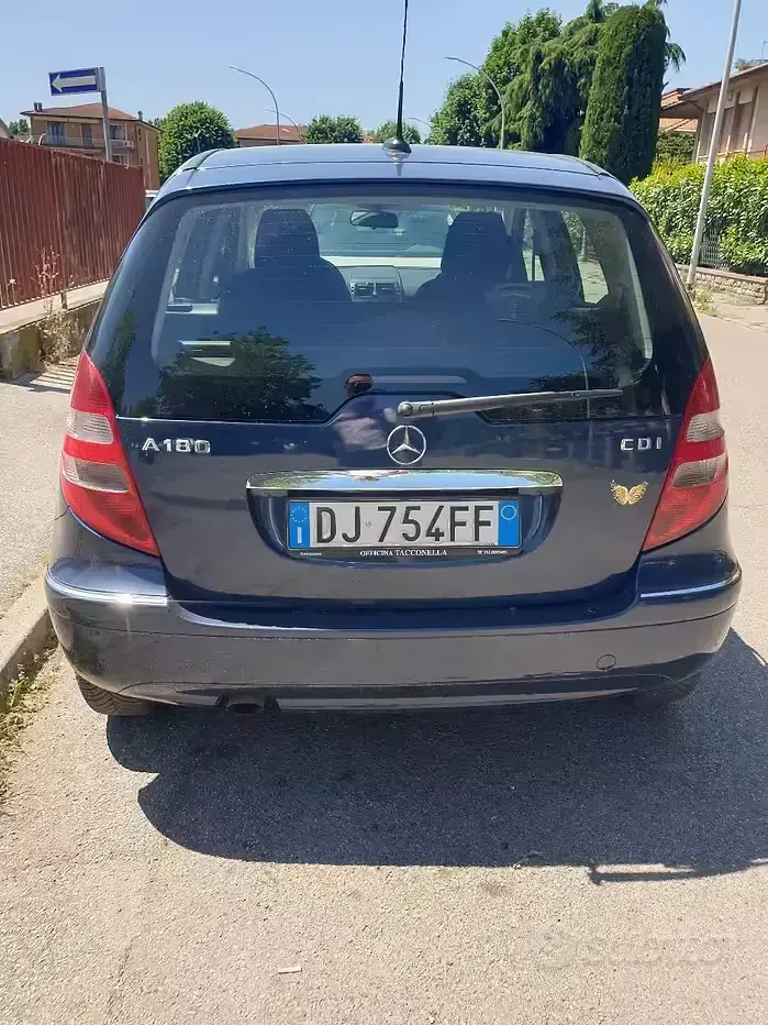 Usata Mercedes A180 Elegance 109 CV (80 kW) 2007 Blu Berlina
