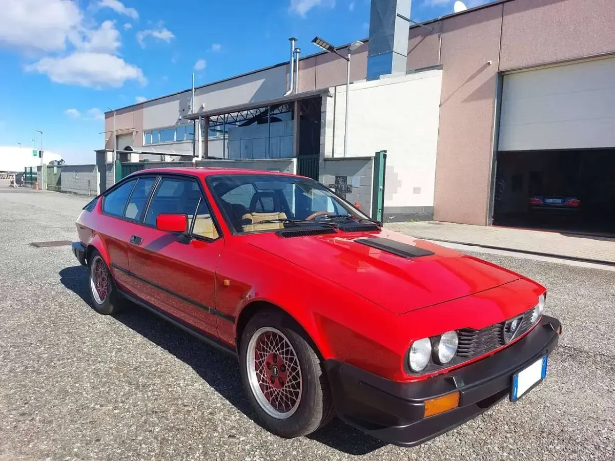 Usata Alfa Romeo GTV 158 CV (116 kW) 1983 Rosso Coupé