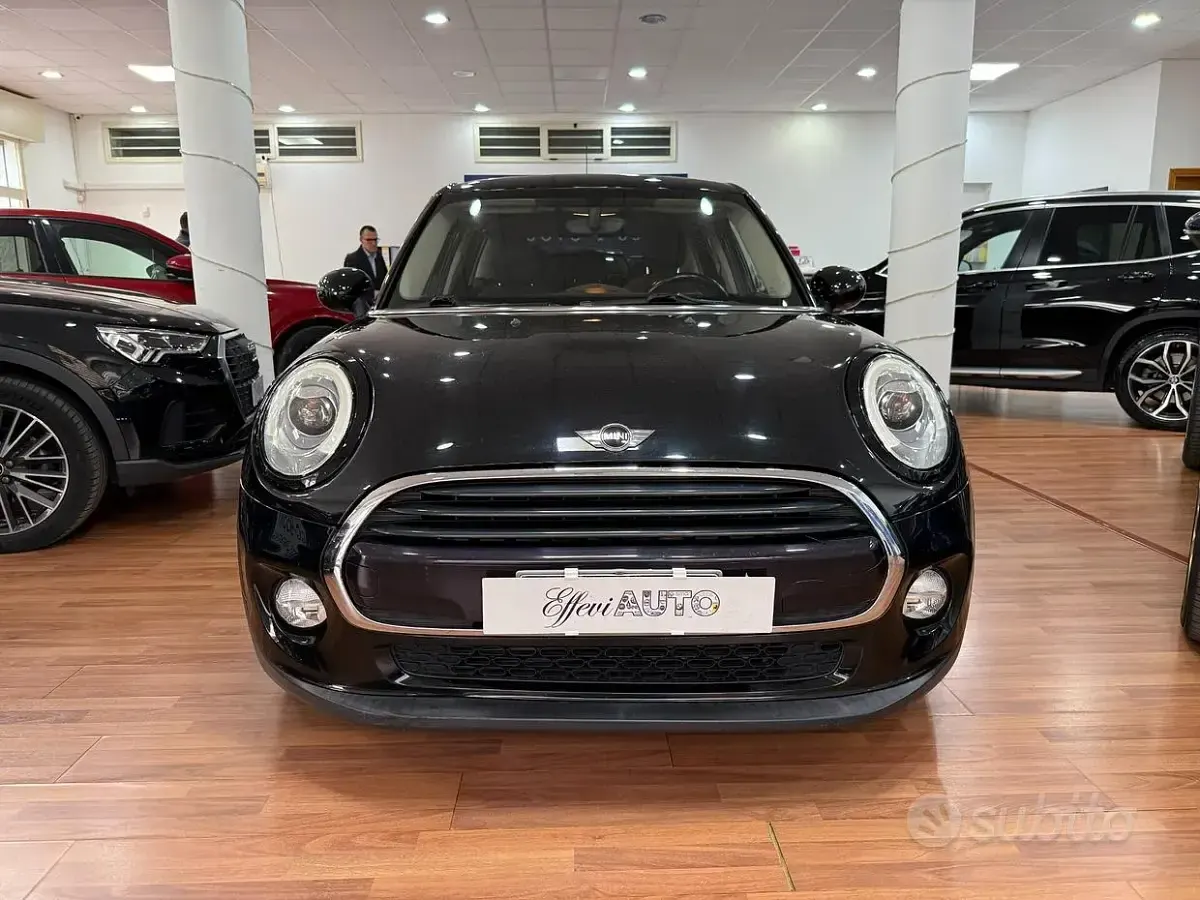 Usata Mini Cooper D 116 CV (85 kW) 2018 Blu Utilitaria