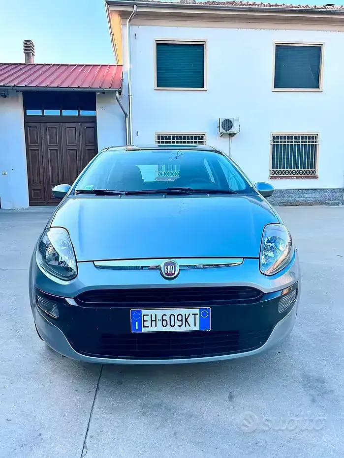 Usata Fiat Punto 69 CV (50 kW) 2011 Grigio Utilitaria
