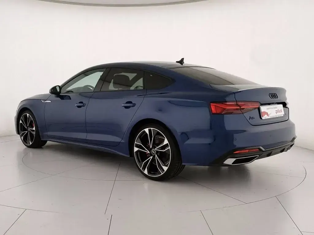 Nuova Audi A5 Sportback S-Line 204 CV (150 kW) 2025 Blu ascari metallizzato Utilitaria