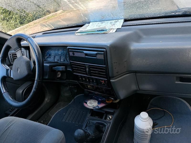 Usata Renault 19 107 CV (78 kW) 1992 Verde Berlina