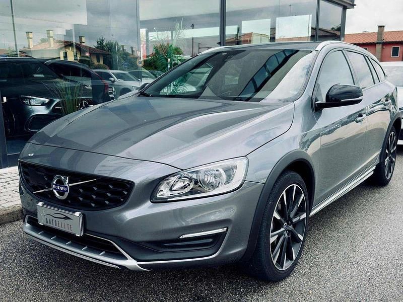 Antracite Usata 2016 Volvo V60 CC Momentum Station wagon | 13.900 € (Buon prezzo) - Immagine 1/4