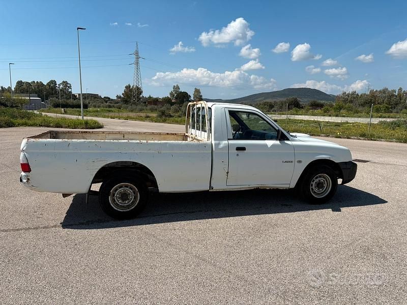 Usata Mitsubishi L200 72 CV (52 kW) 2002 Bianco Pick-up